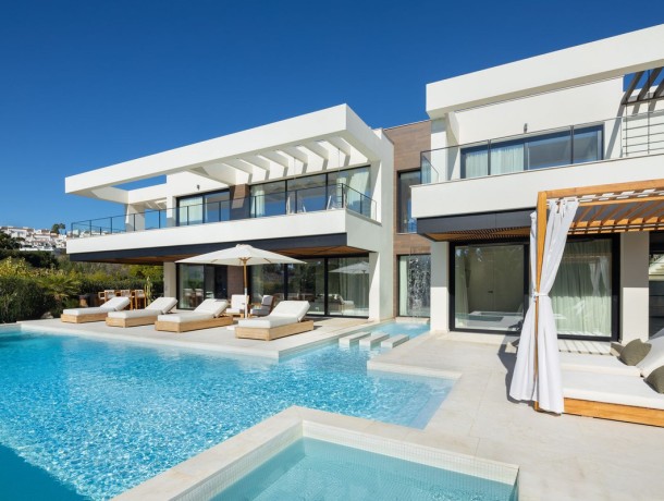 Villa for sale in Nueva Andalucía, Marbella