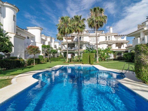 Apartment for sale in Nueva Andalucía, Marbella