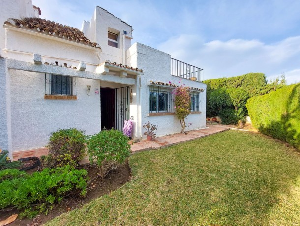 Villa for sale in Cerros del Aguila, Marbella