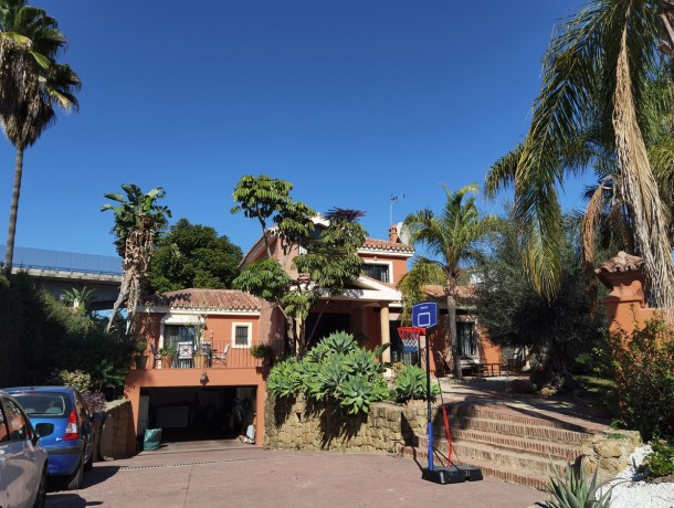 Villa for sale in Nueva Andalucía, Marbella