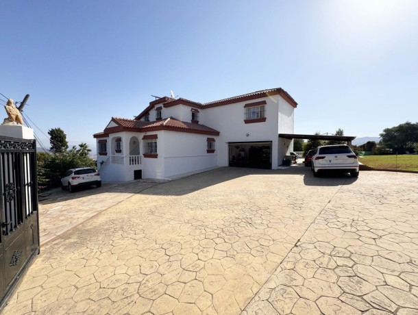 Villa for sale in Alhaurín de la Torre, Marbella