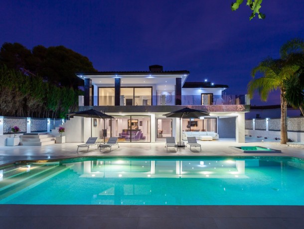 Villa for sale in Los Monteros, Marbella
