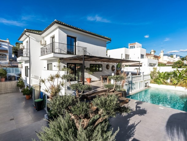 Villa for sale in Nueva Andalucía, Marbella
