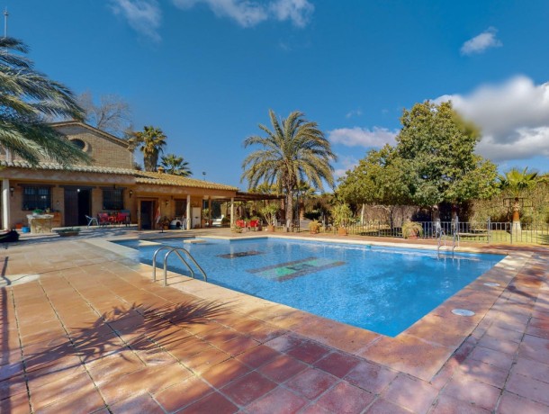 Villa for sale in Antequera, Marbella