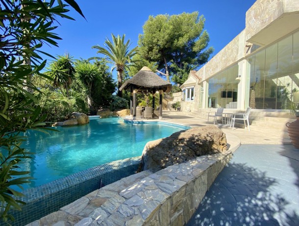 Villa for sale in Elviria, Marbella