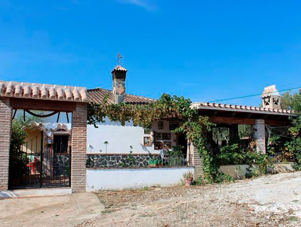Villa for sale in Alozaina, Marbella