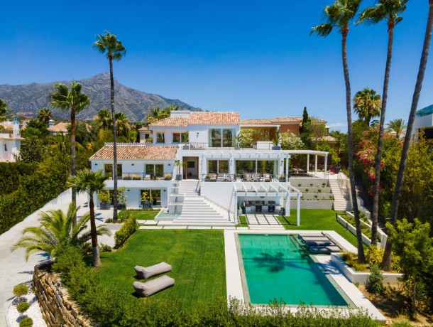 Villa for sale in Nueva Andalucía, Marbella