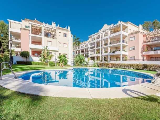 Apartment for sale in Nueva Andalucía, Marbella