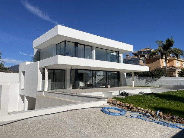 Villa for sale in San Pedro de Alcántara, Marbella