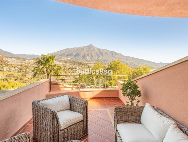 Apartment for sale in Nueva Andalucía, Marbella