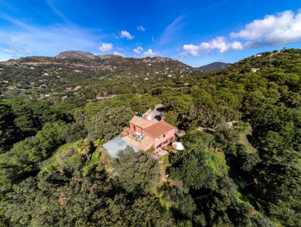 Villa for sale in Casares, Marbella