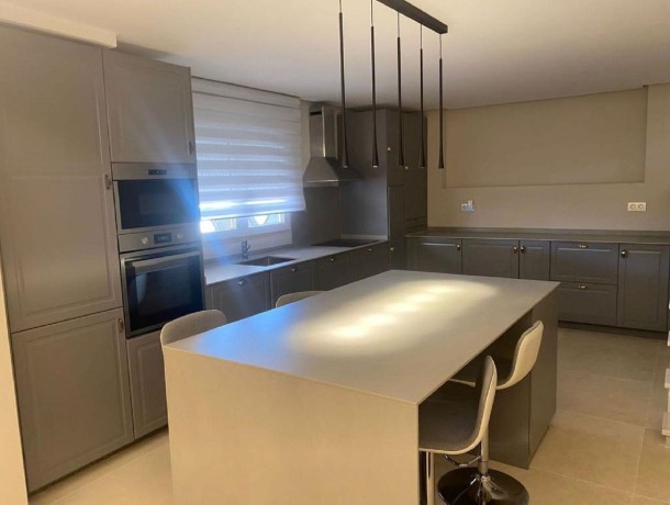 Villa for sale in Cerros del Aguila, Marbella