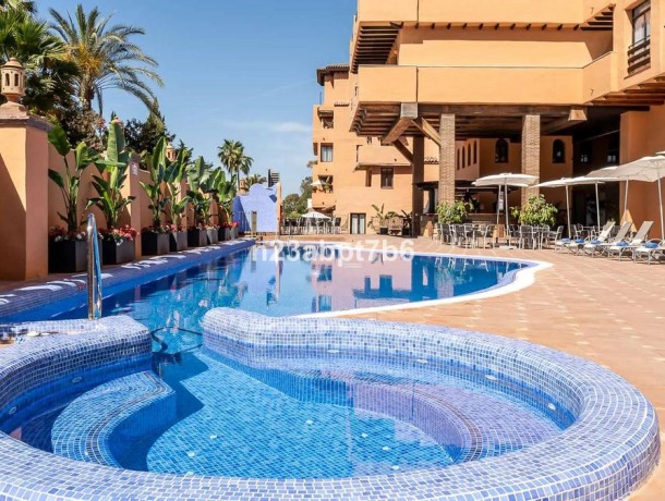 Apartment for sale in El Paraiso, Marbella