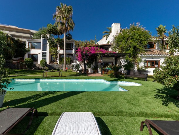 Villa for sale in Nueva Andalucía, Marbella