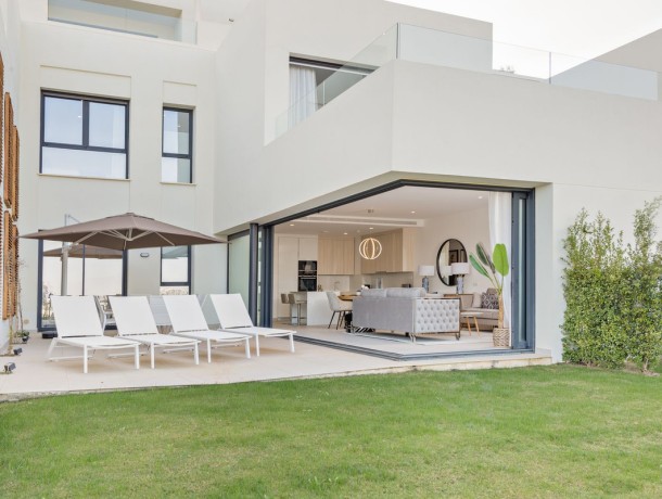 Townhouse for sale in Casares, Marbella