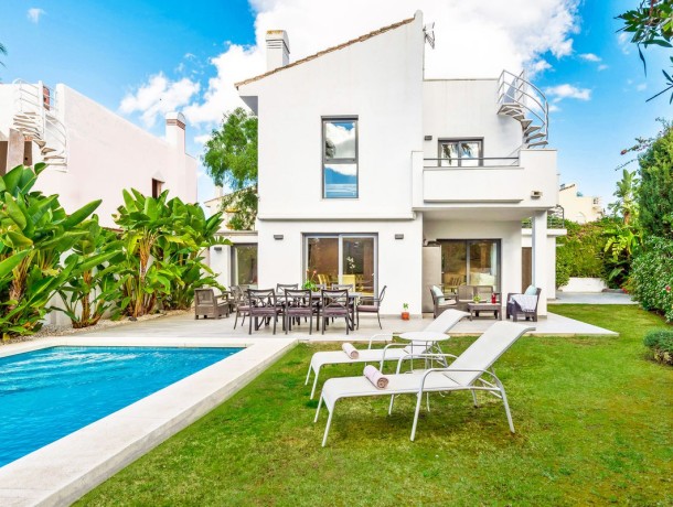 Villa for sale in Atalaya, Marbella