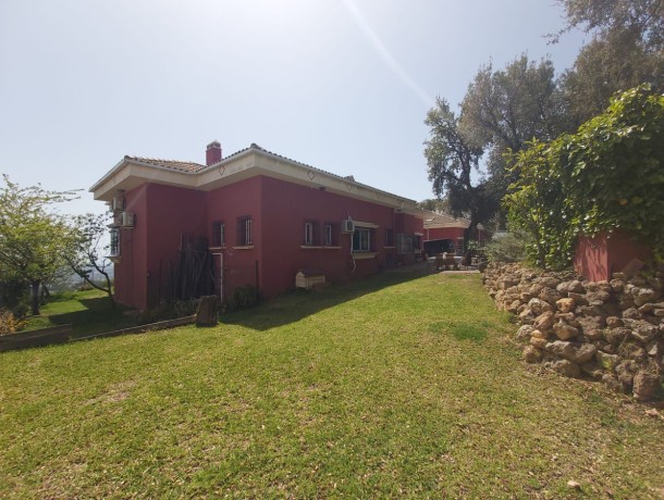Townhouse for sale in Elviria, Marbella