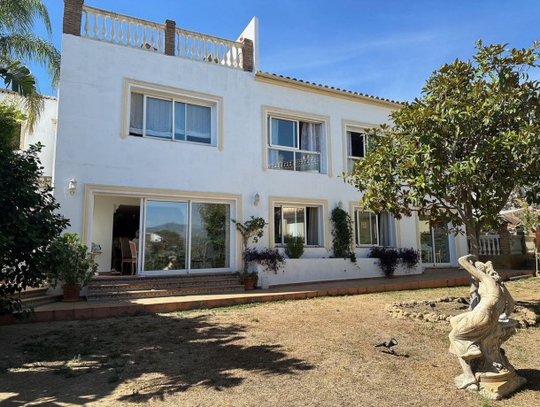 Villa for sale in Cerros del Aguila, Marbella