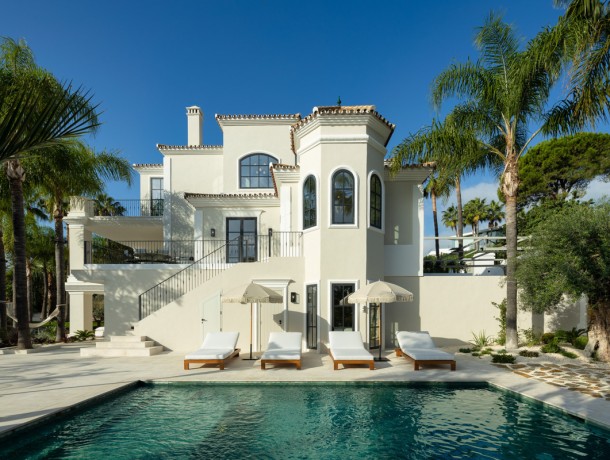 Villa for sale in Nueva Andalucía, Marbella