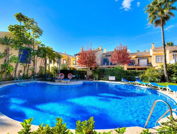 Townhouse for sale in Nueva Andalucía, Marbella