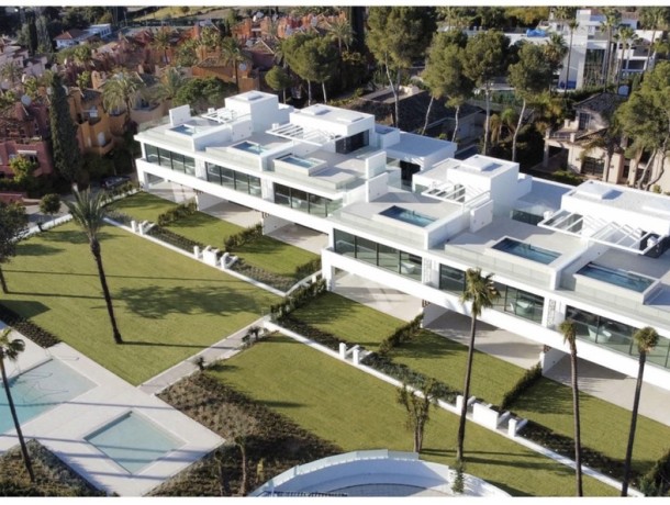 Villa for sale in Nueva Andalucía, Marbella