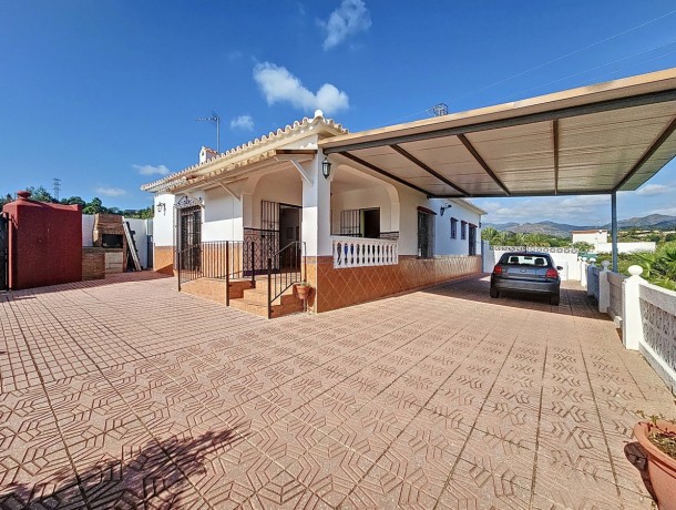 Villa for sale in El Padron, Marbella