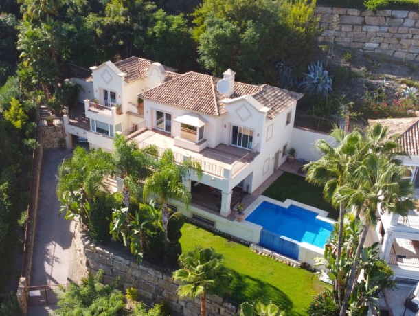 Villa for sale in Los Arqueros, Marbella