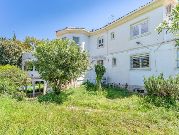 Villa for sale in El Rosario, Marbella