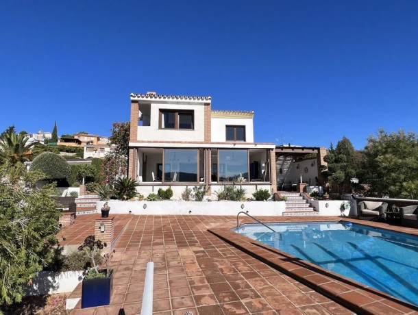Villa for sale in Coín, Marbella