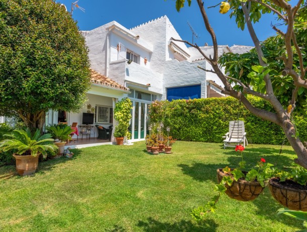 Townhouse for sale in Nueva Andalucía, Marbella