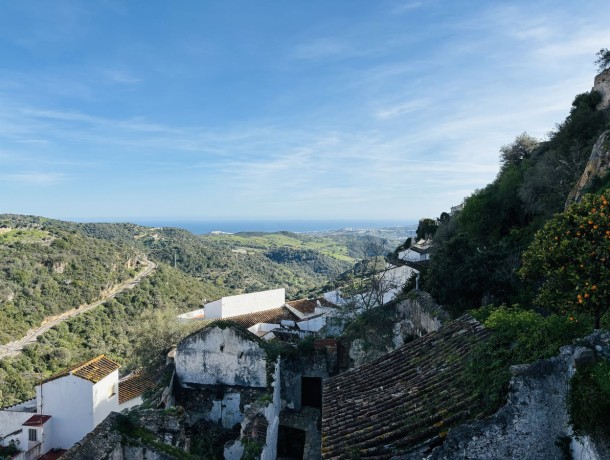Villa for sale in Casares, Marbella