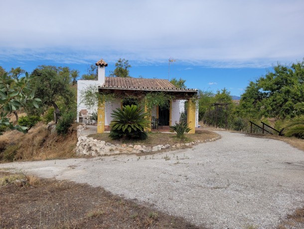 Villa for sale in Monda, Marbella