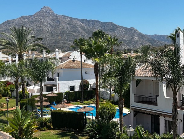 Townhouse for sale in Nueva Andalucía, Marbella