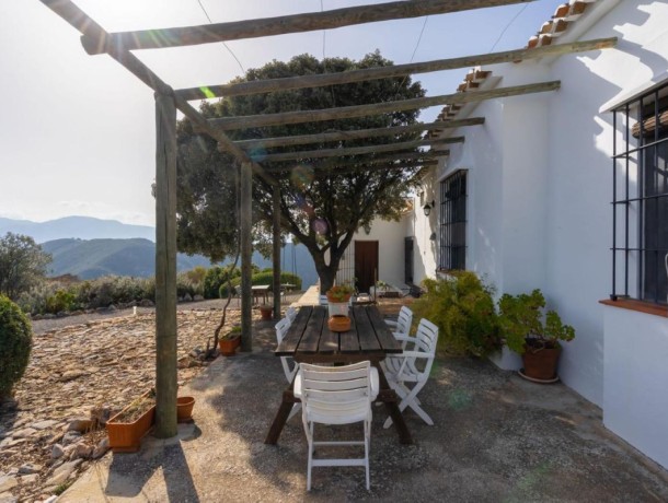 Villa for sale in Villanueva del Rosario, Marbella