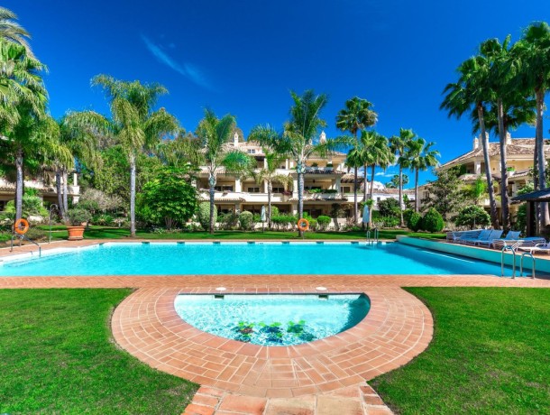 Apartment for sale in Nueva Andalucía, Marbella