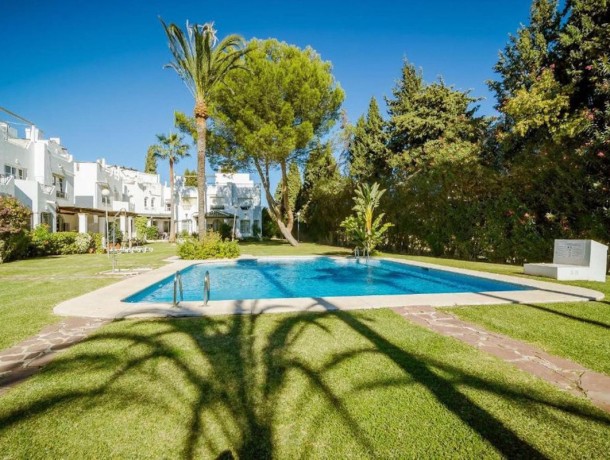 Townhouse for sale in Nueva Andalucía, Marbella