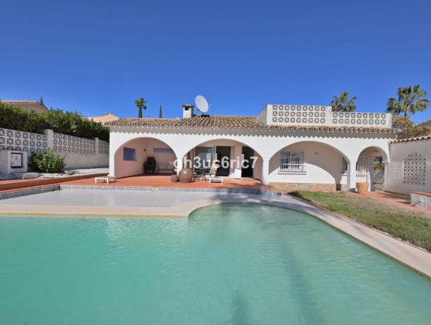 Villa for sale in Calahonda, Marbella