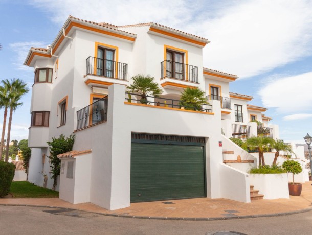 Villa for sale in Miraflores, Marbella