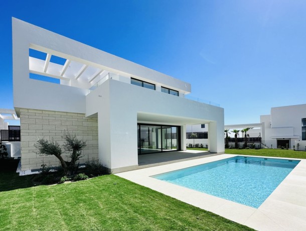 Villa for sale in Río Real, Marbella