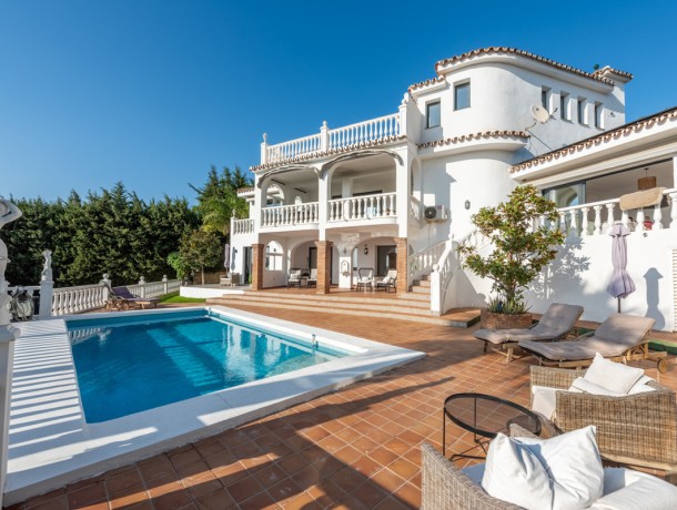 Villa for sale in Sierrezuela, Marbella