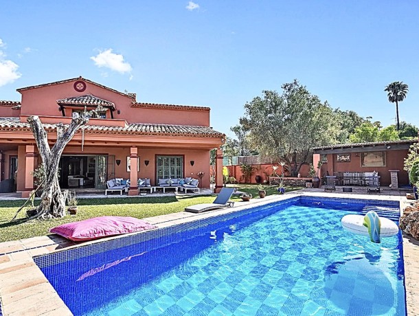 Villa for sale in Puerto Banús, Marbella