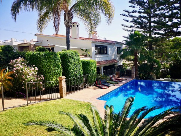 Villa for sale in Nueva Andalucía, Marbella