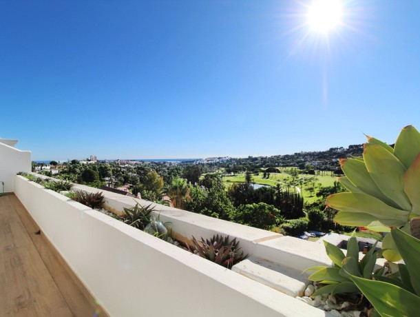 Apartment for sale in Las Brisas, Marbella