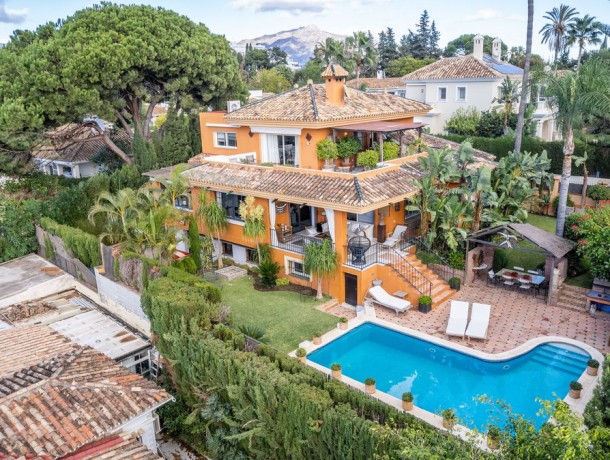 Villa for sale in Guadalmina Alta, Marbella