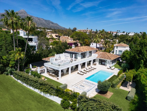 Villa for sale in Nueva Andalucía, Marbella
