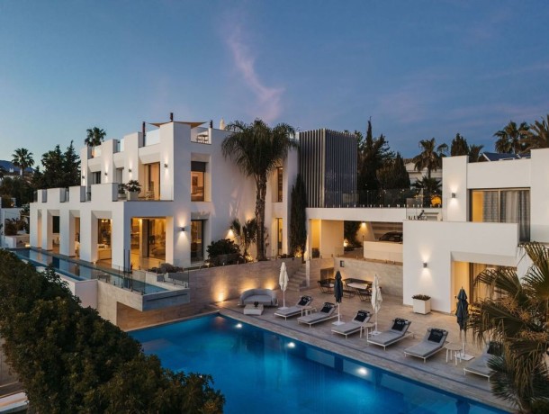 Villa for sale in Nueva Andalucía, Marbella