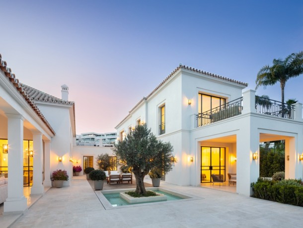 Villa for sale in Nueva Andalucía, Marbella