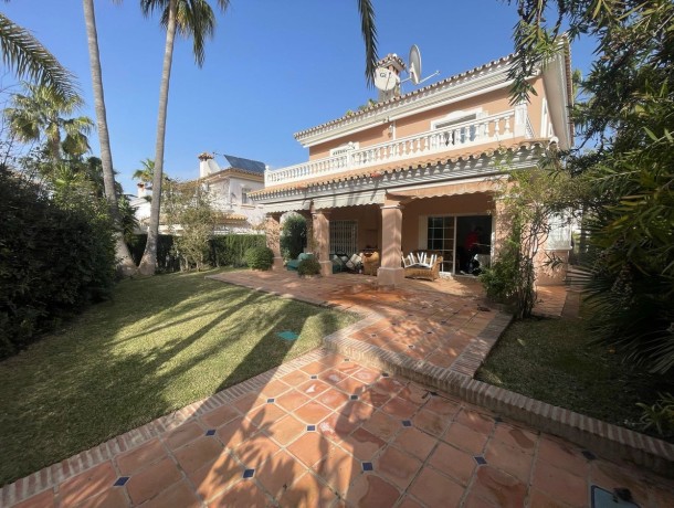 Villa for sale in Atalaya, Marbella