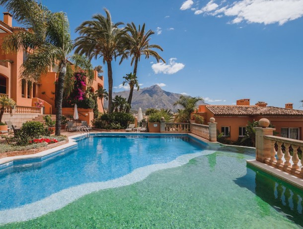 Apartment for sale in Nueva Andalucía, Marbella