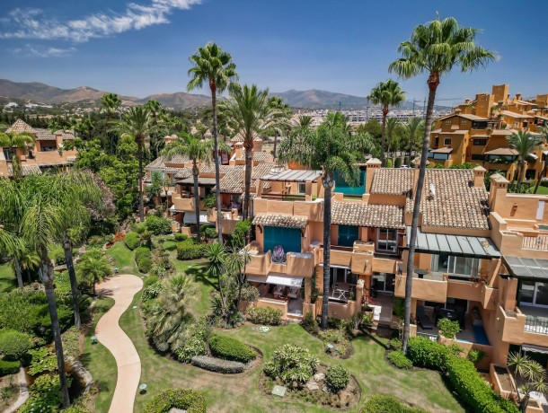 Townhouse for sale in Estepona, Marbella